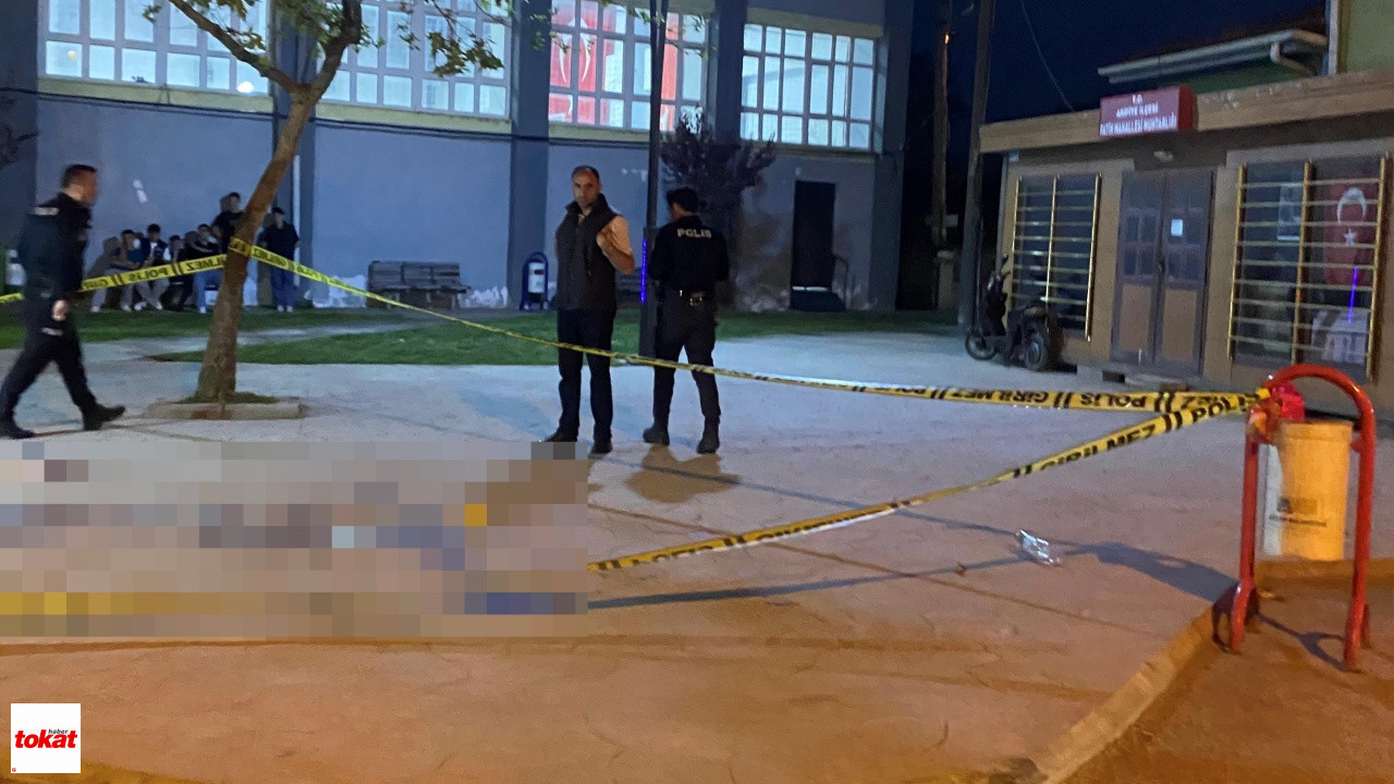 Küfürleşme Kavgasında Kan Aktı 15 Yaşındaki Çocuk, 17 Yaşındaki Çocuğu Bıçakladı1