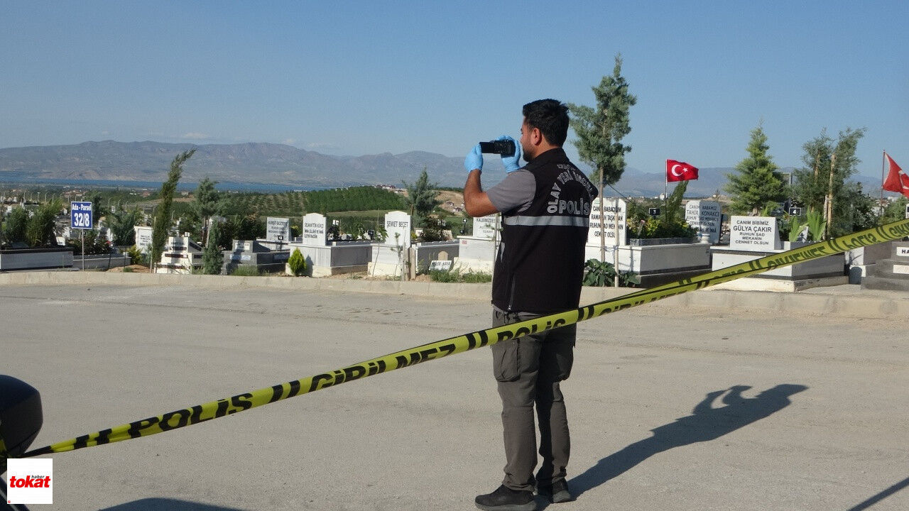 Mezarlıkta Silahlı Ve Bıçaklı Kavga 1 Ölü, 2 Yaralı3