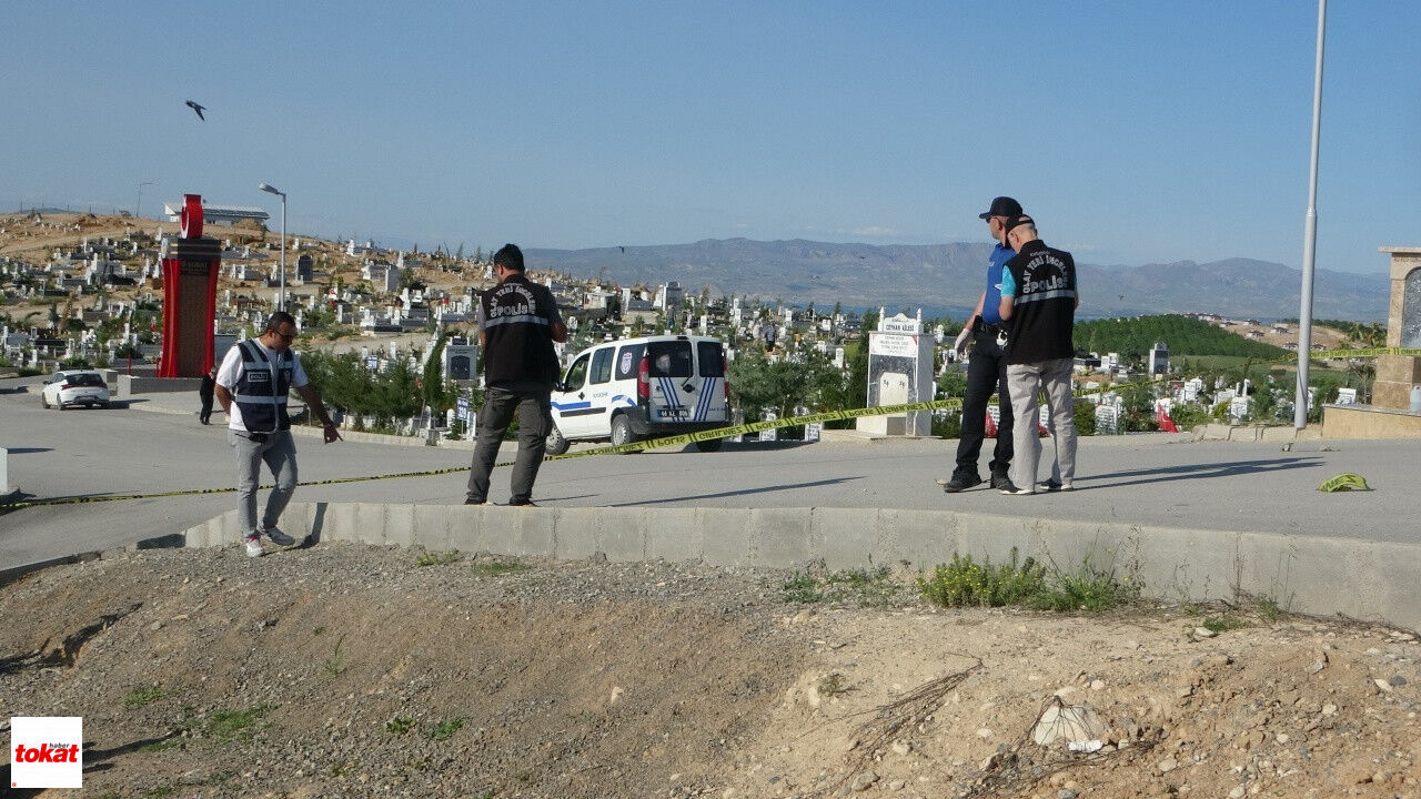 Mezarlıkta Silahlı Ve Bıçaklı Kavga 1 Ölü, 2 Yaralı5