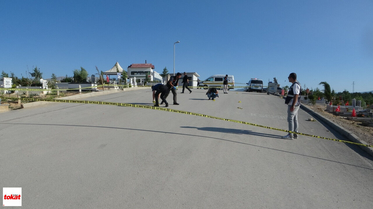 Mezarlıkta Silahlı Ve Bıçaklı Kavga 1 Ölü, 2 Yaralı6