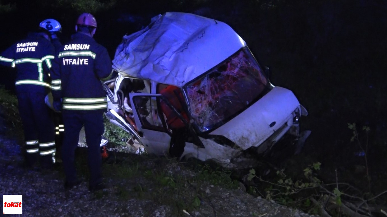 Minibüs Şarampole Yuvarlandı 1 Ölü, 4 Yaralı1