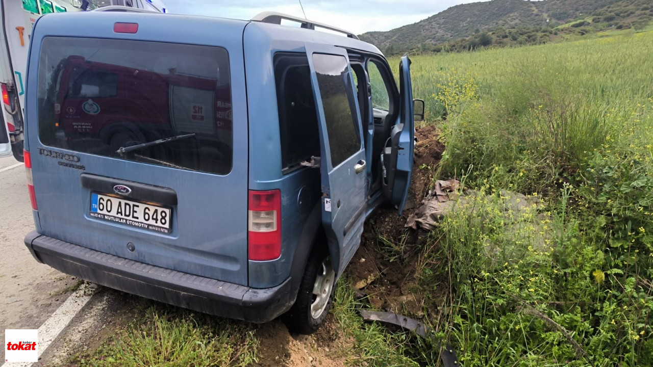 Niksar’da Maddi Hasarlı Trafik Kazası