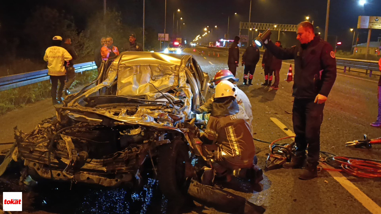 Otomobil Kamyonun Altına Girdi, Sürücü Ağır Yaralandı1