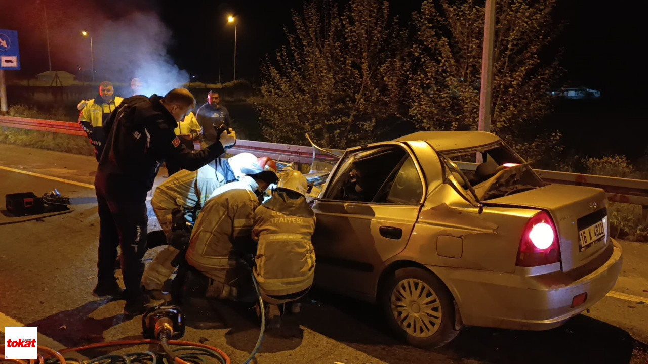 Otomobil Kamyonun Altına Girdi, Sürücü Ağır Yaralandı2