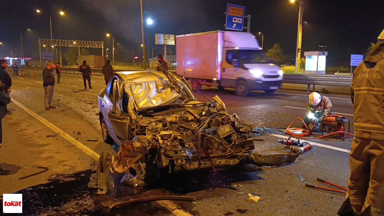 Otomobil Kamyonun Altına Girdi, Sürücü Ağır Yaralandı3