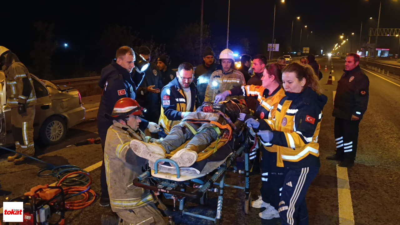 Otomobil Kamyonun Altına Girdi, Sürücü Ağır Yaralandı4