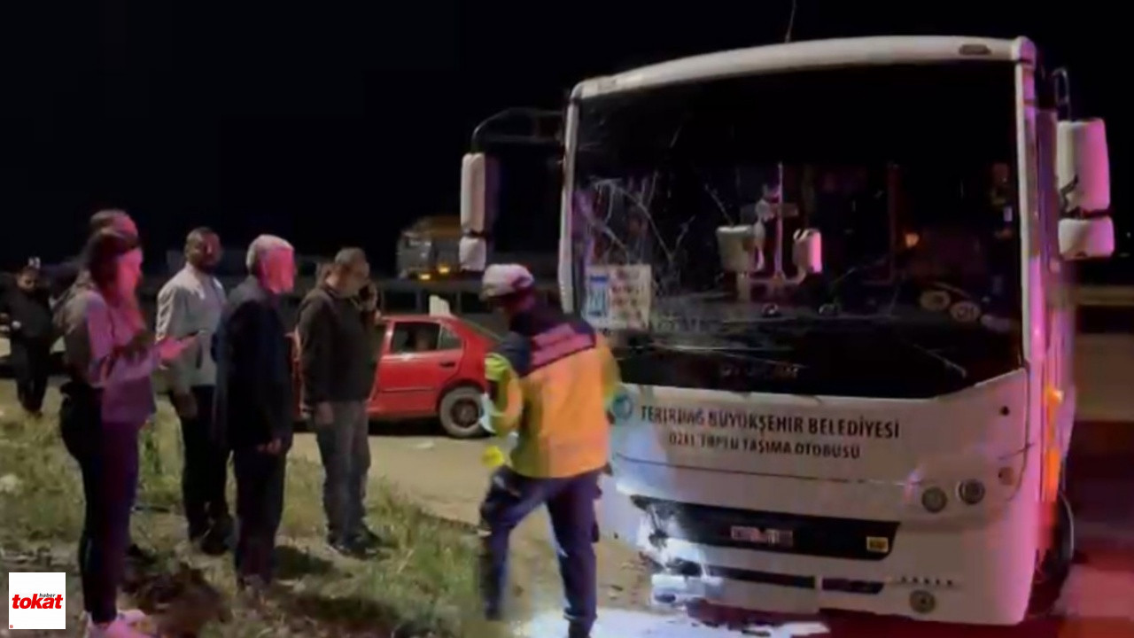 Otomobille Minibüsün Kafa Kafaya Çarpıştığı Kaza Kamerada 1 Ağır Yaralı5