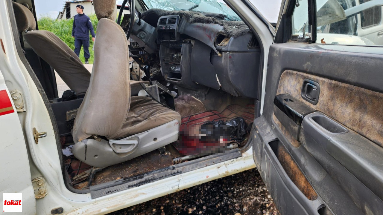 Otomobiller Kafa Kafaya Çarpıştı 1 Ölü, 4 Yaralı2