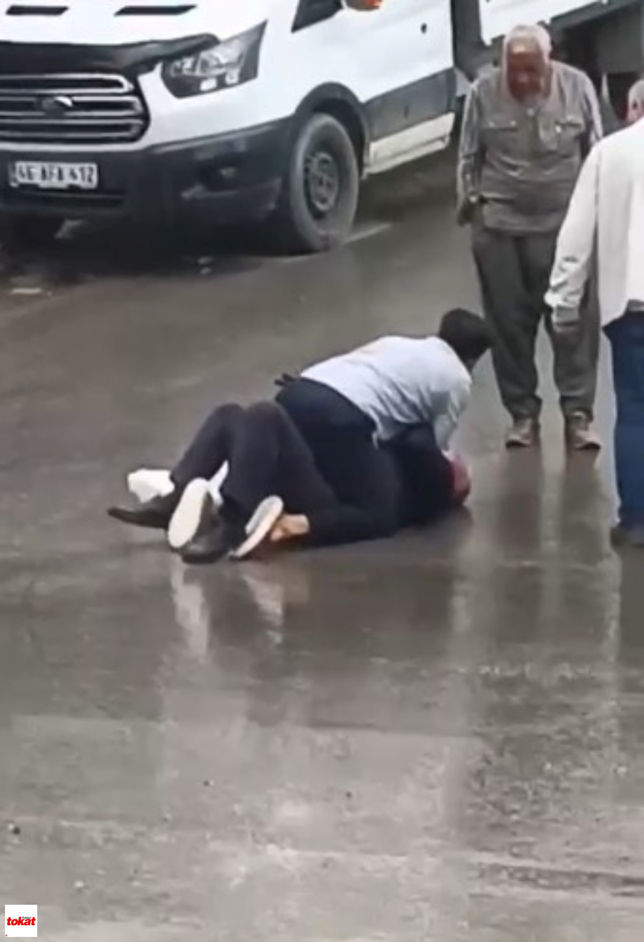 Pompalı Tüfekle Saldırdı, Silah Tutukluk Yaptı O Anlar Kamerada3