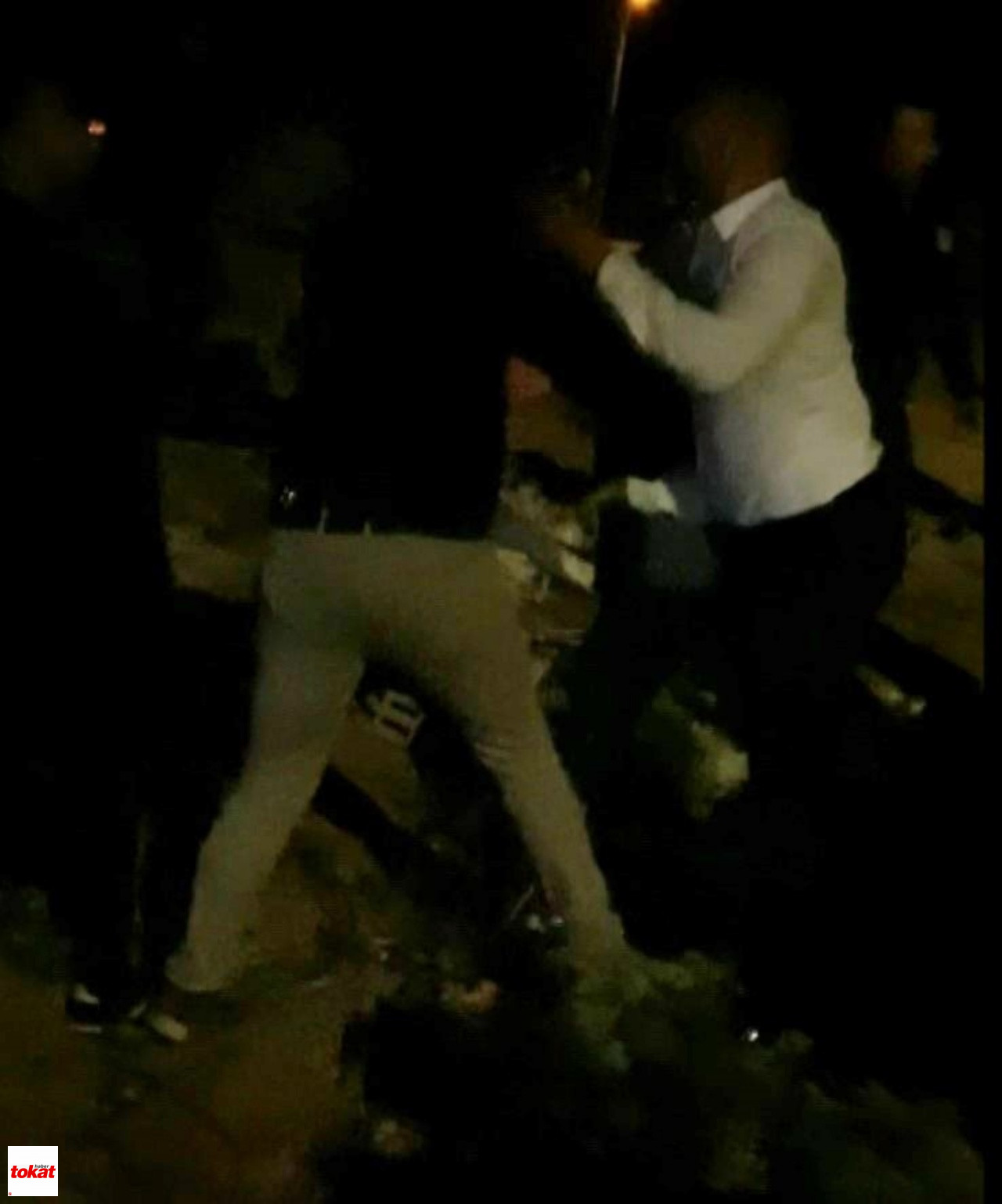 Tekme Ve Yumrukların Havada Uçuştuğu Düğün Kavgasında Polis Memurları Arada Kaldı2