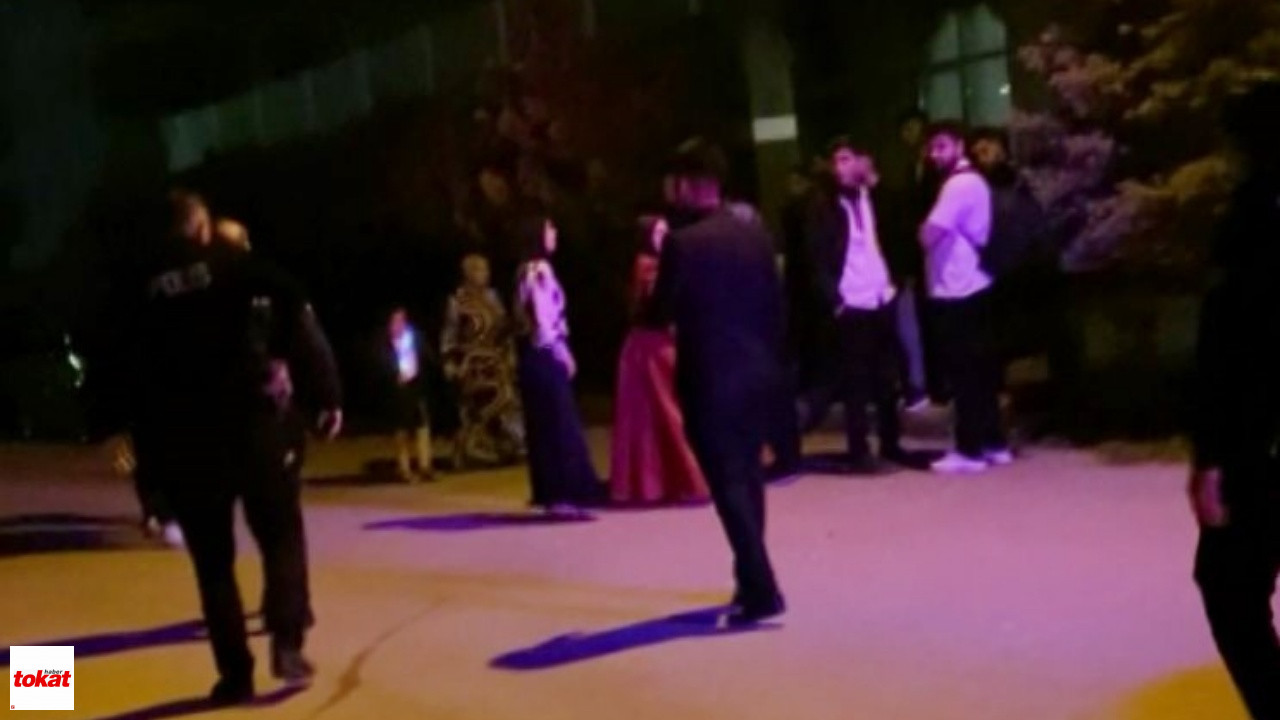Tekme Ve Yumrukların Havada Uçuştuğu Düğün Kavgasında Polis Memurları Arada Kaldı4