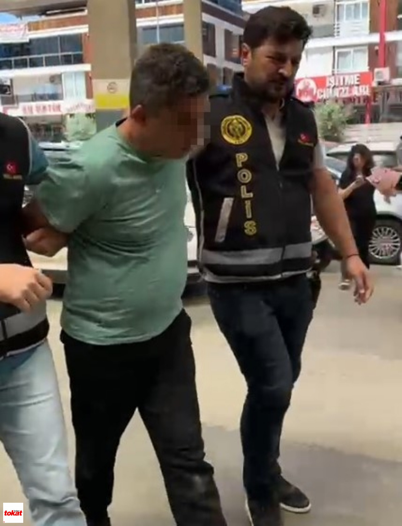 Yangında Eşi Ve Iki Çocuğu Ölen Itfaiye Eri Tutuklandı1