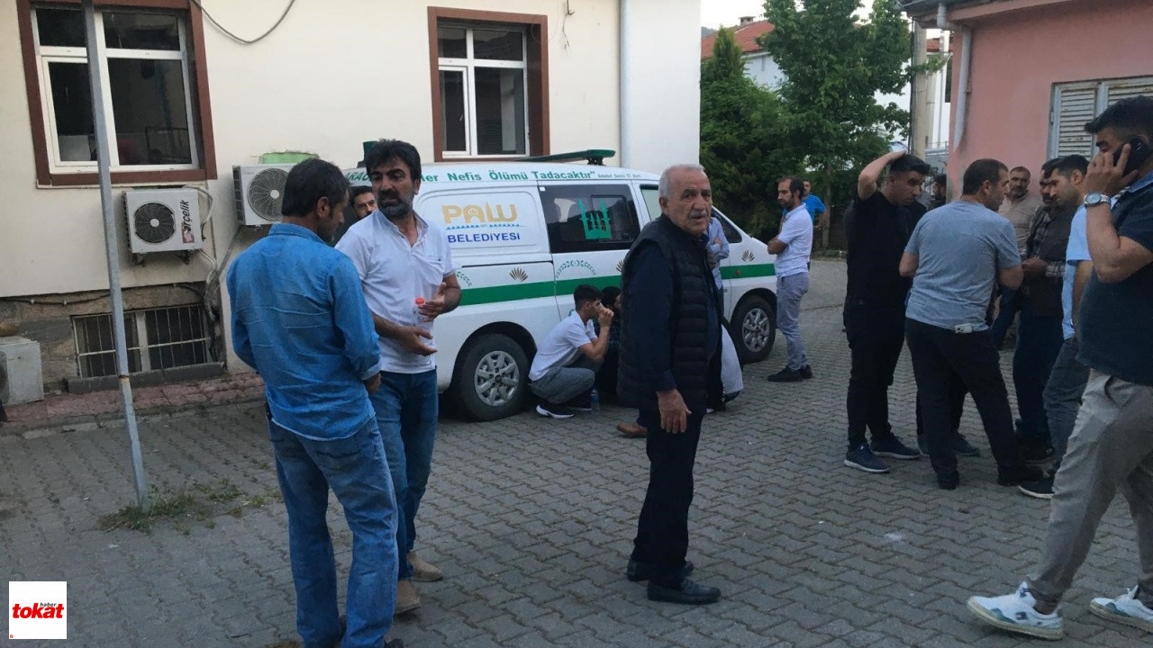 15 Yaşındaki Çocuk Babasını Öldürdü, Annesini Ağır Yaraladı