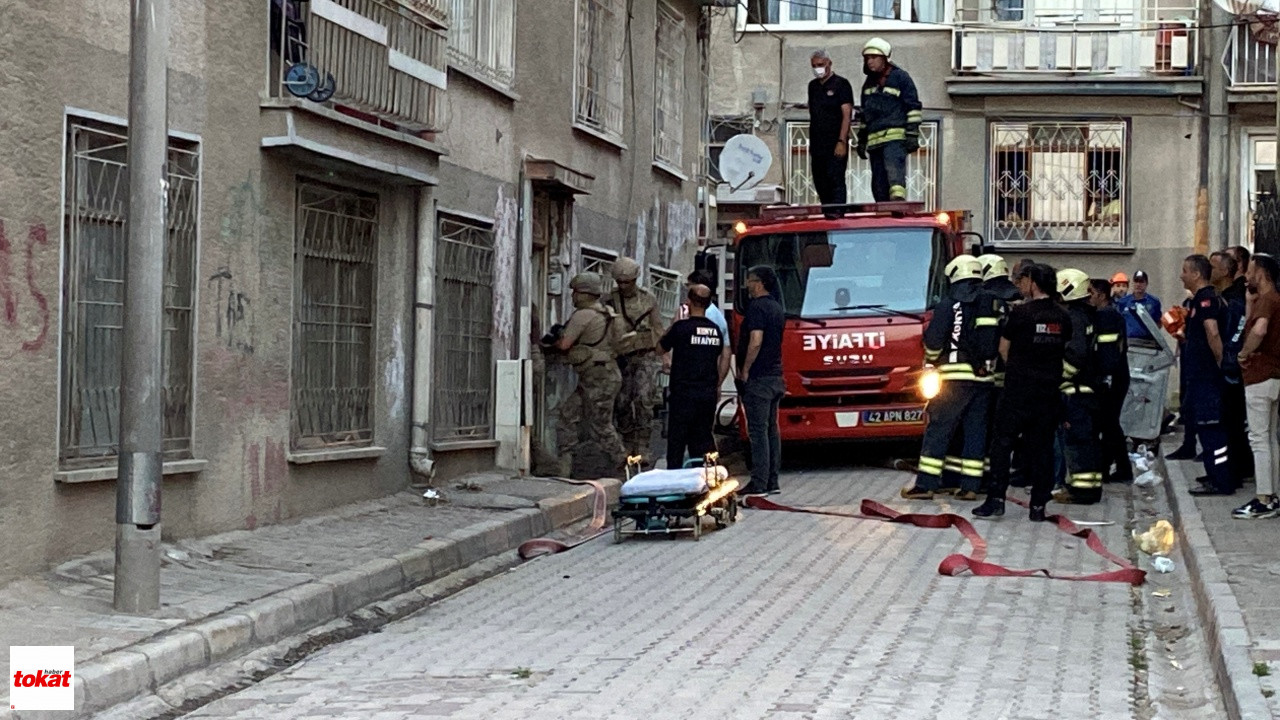 Boğazına Bıçak Dayadı, Evini Ateşe Verdi