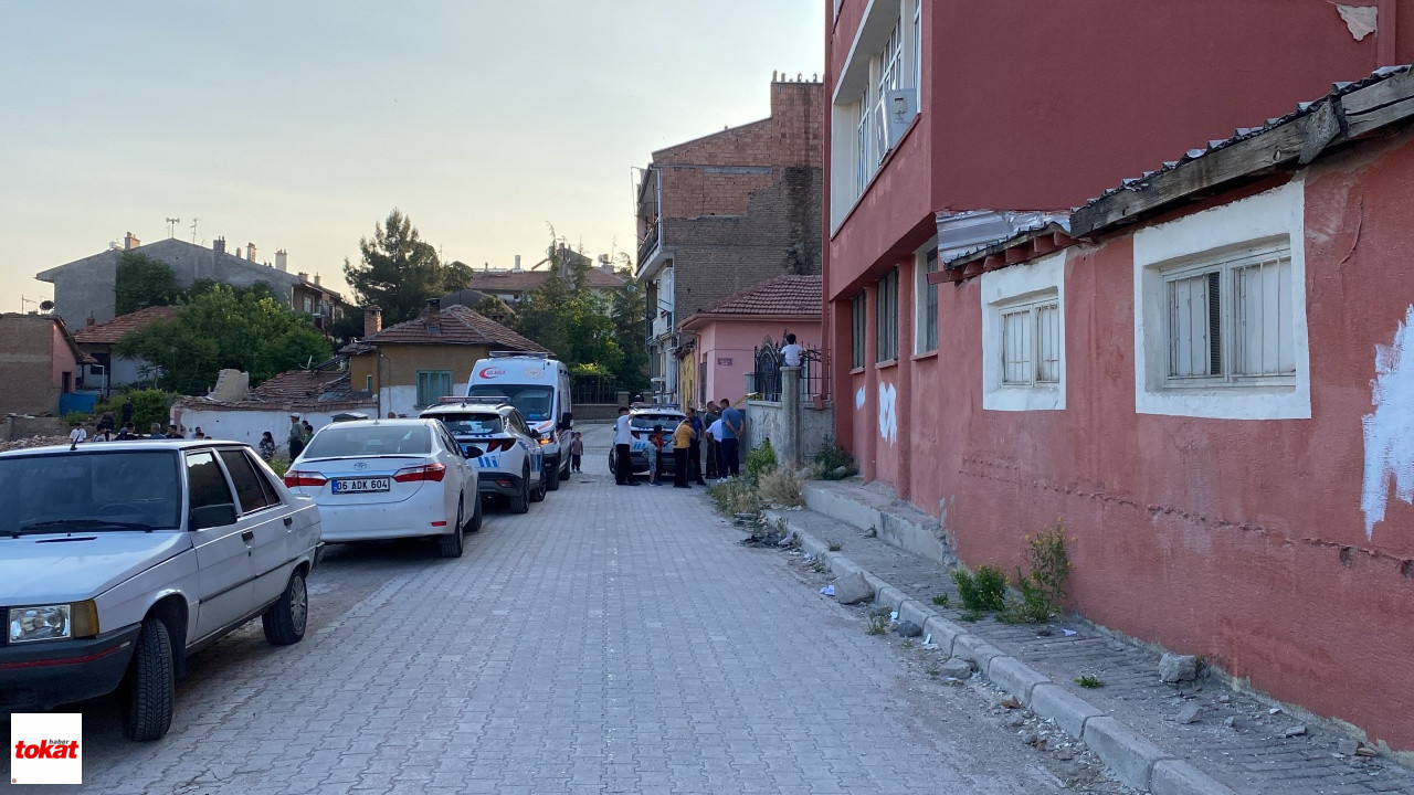 Boğazına Bıçak Dayadı, Evini Ateşe Verdi2