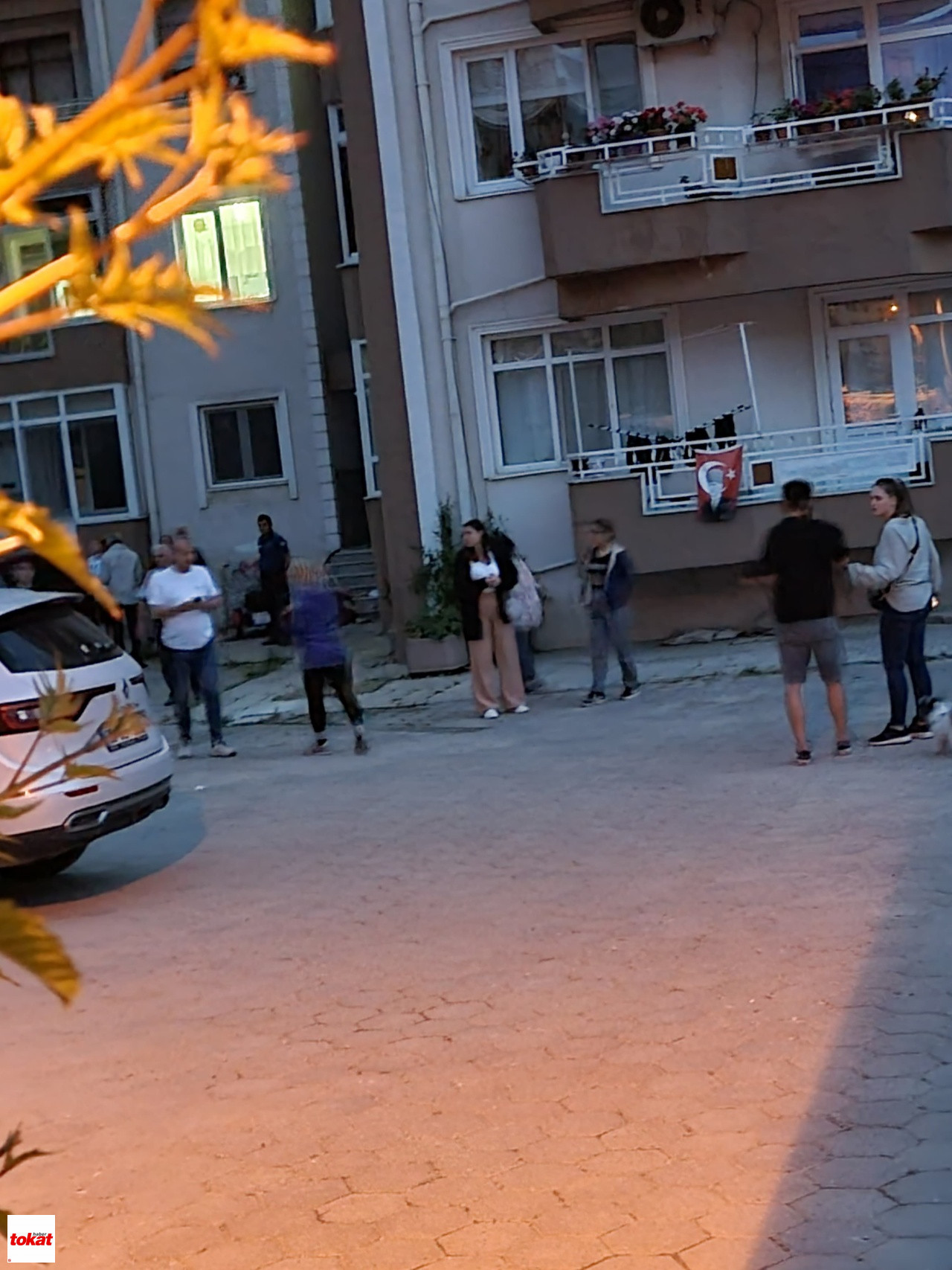 Cam Silen Kadın 2'Nci Kattan Düşerek Hayatını Kaybetti