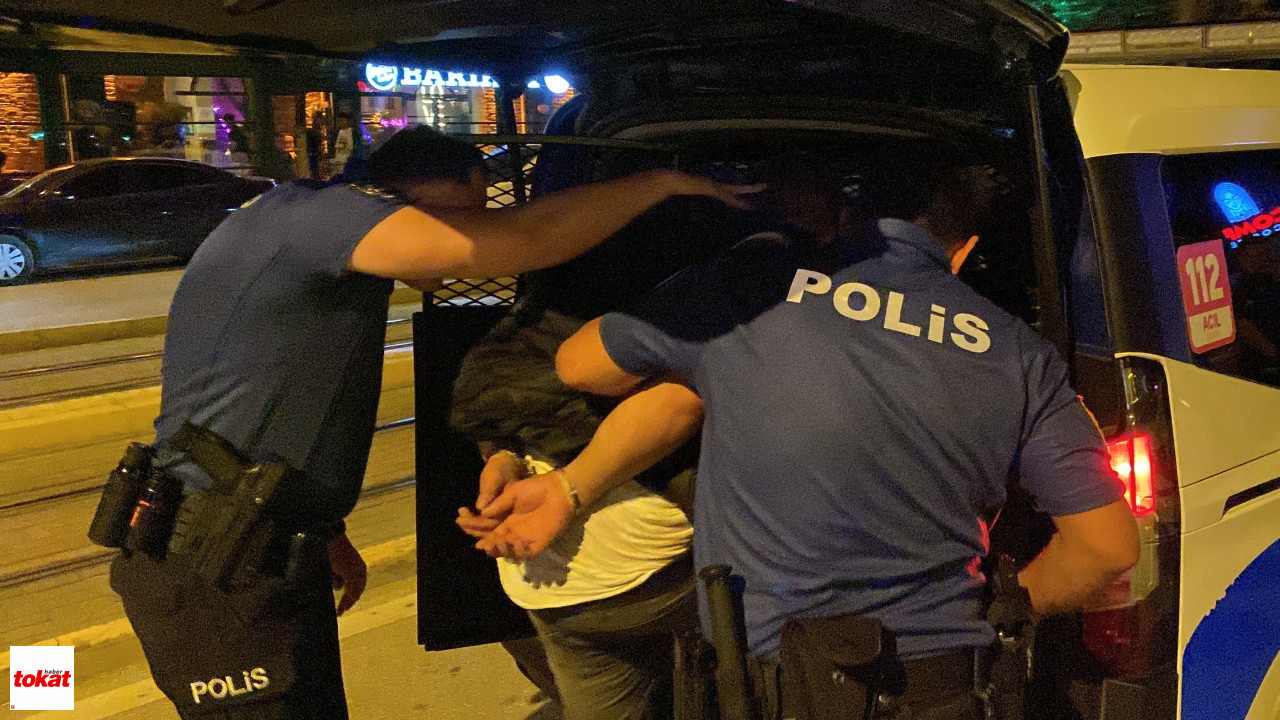 Elindeki Satırla Çevreye Saldıran Şahsa Gözaltı