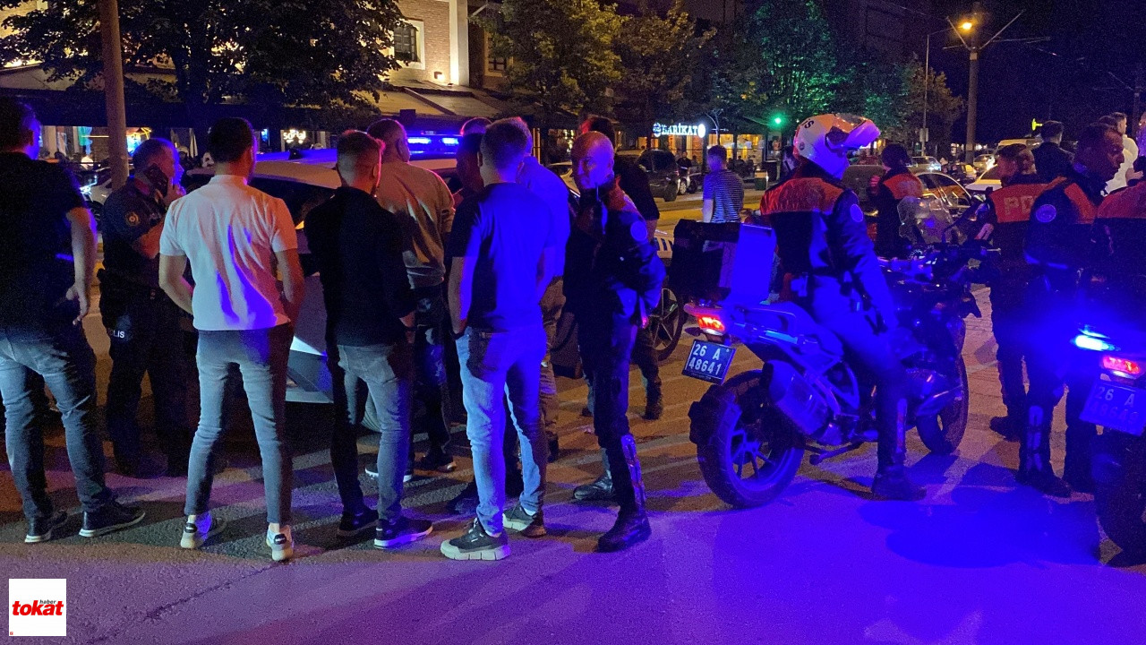 Elindeki Satırla Çevreye Saldıran Şahsa Gözaltı3