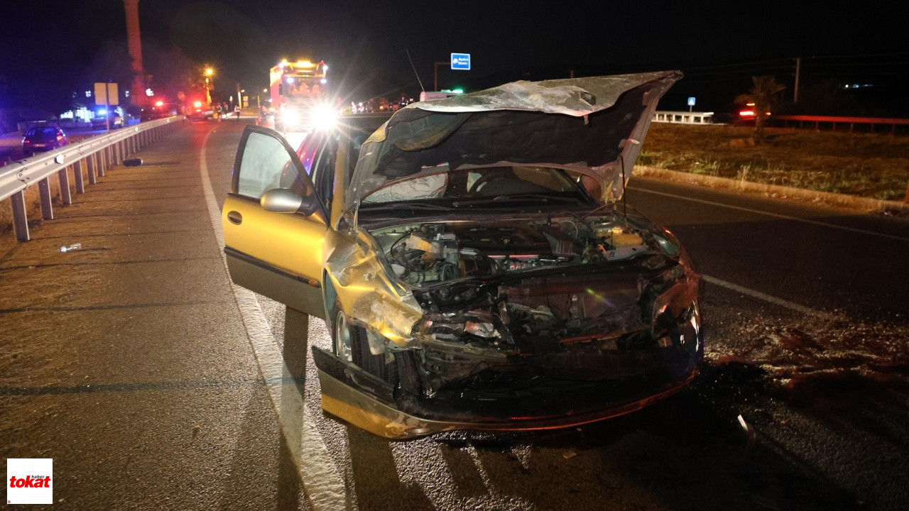 Feci Kaza... İki Otomobil Çarpıştı 2 Ölü, 3 Yaralı3
