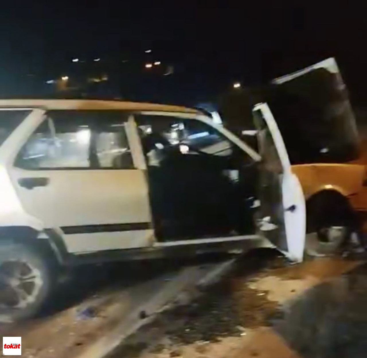 Hafif Ticari Araç Ile Otomobil Çarpıştı 6 Yaralı