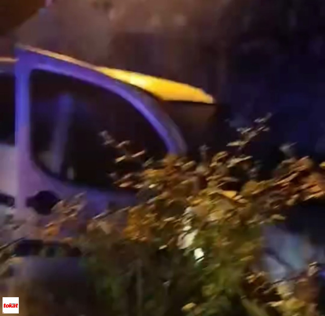 Hafif Ticari Araç Ile Otomobil Çarpıştı 6 Yaralı1