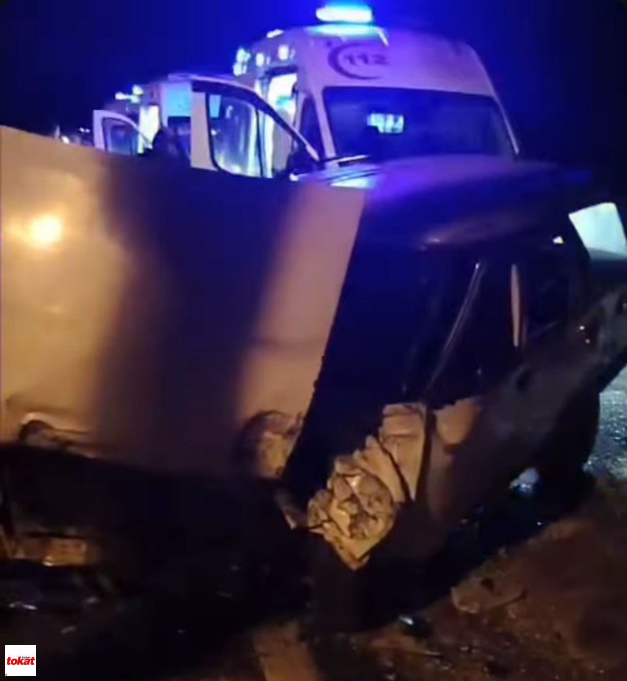 Hafif Ticari Araç Ile Otomobil Çarpıştı 6 Yaralı2