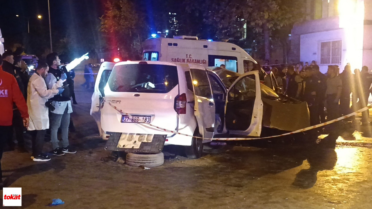Iki Araç Kafa Kafaya Çarpıştı 5 Ölü, 2 Yaralı4