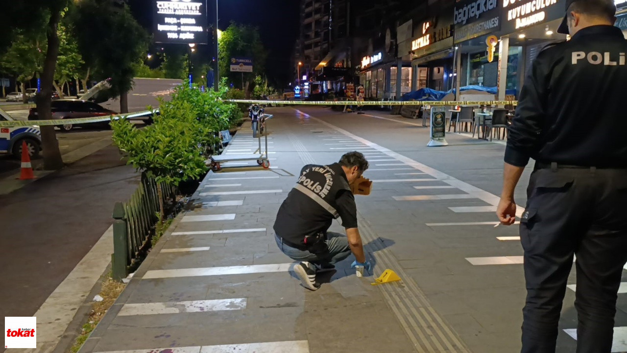 Iki Grup Arasında Çıkan Silahlı Ve Bıçaklı Kavga Kamerada 1 Ölü, 1 Yaralı1