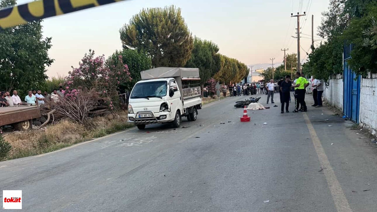 Kamyonet Ile Motosiklet Çarpıştı 1 Ölü, 2 Yaralı
