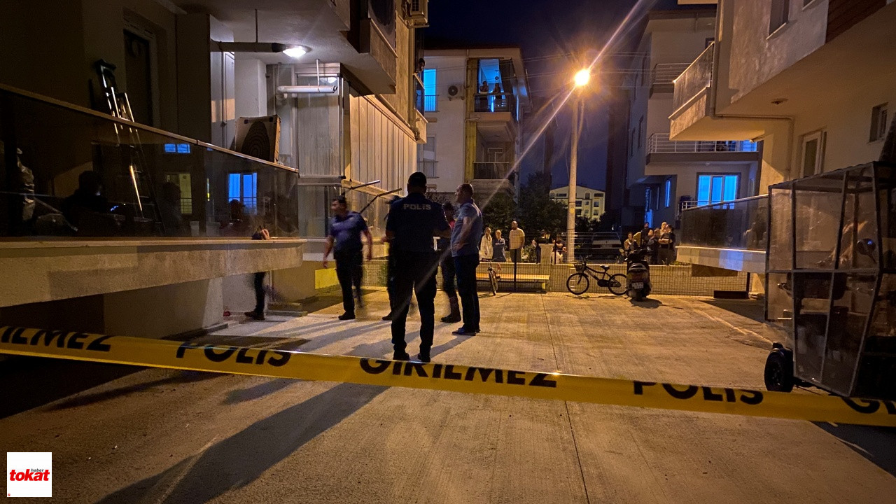 Kapı Önündeki Kavga Cinayetle Sonuçlandı Tartıştığı Kadını Bıçaklayarak Öldürdü