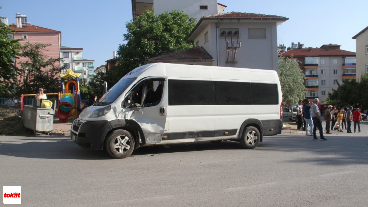 Minibüs Ile Çarpışan Motosiklet Sürücüsü Hayatını Kaybetti