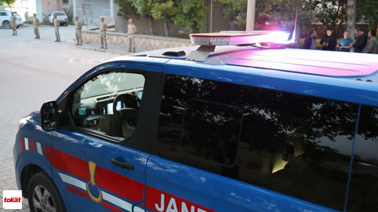 Önce Kafasına Vurdu, Sonra Boğazını Kesip Öldürdü