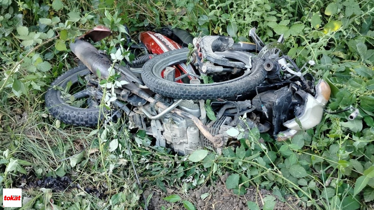 Otomobille Çarpışan Motosikletin Sürücüsü Hayatını Kaybetti-2