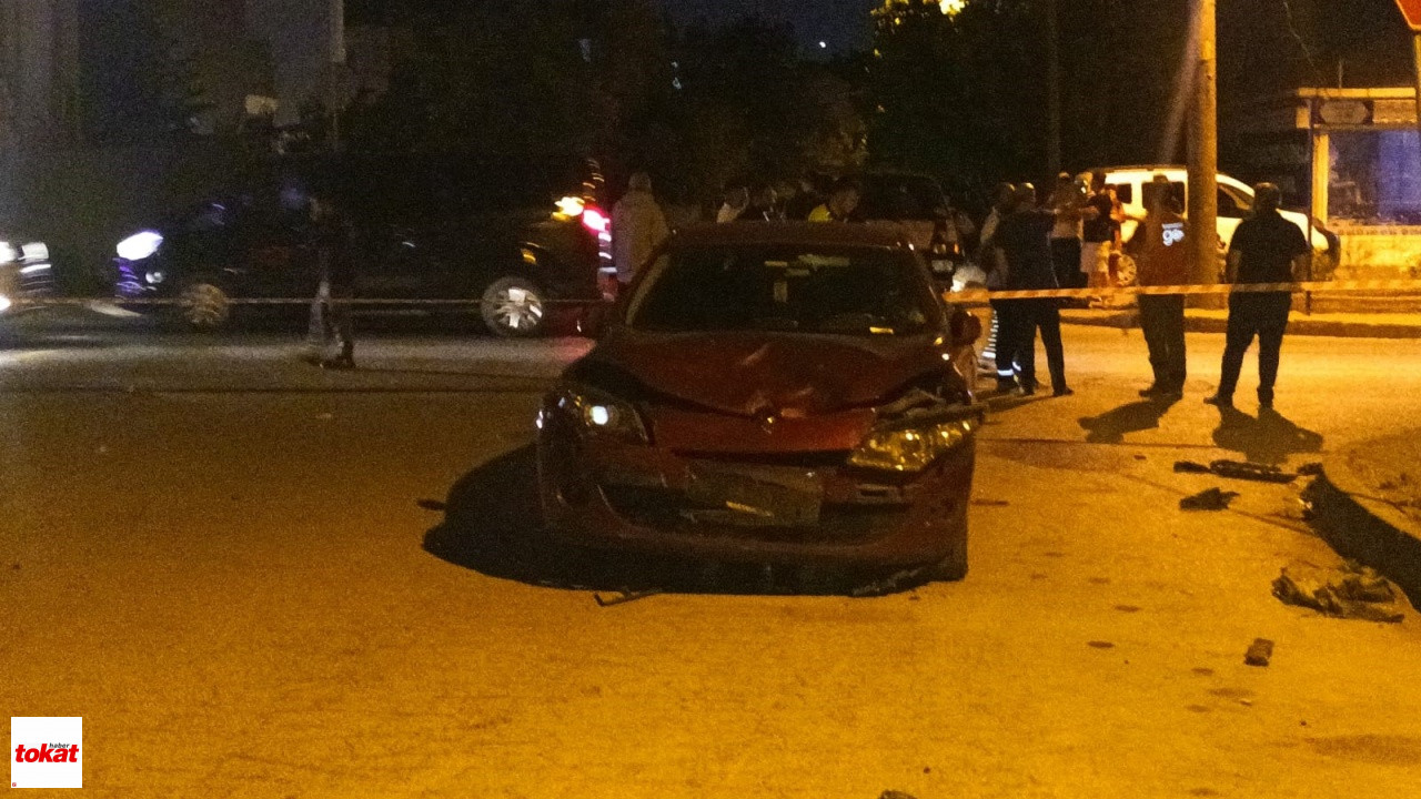 Otomobille Çarpışan Motosikletin Sürücüsü Hayatını Kaybetti, Oğlu Ağır Yaralandı1