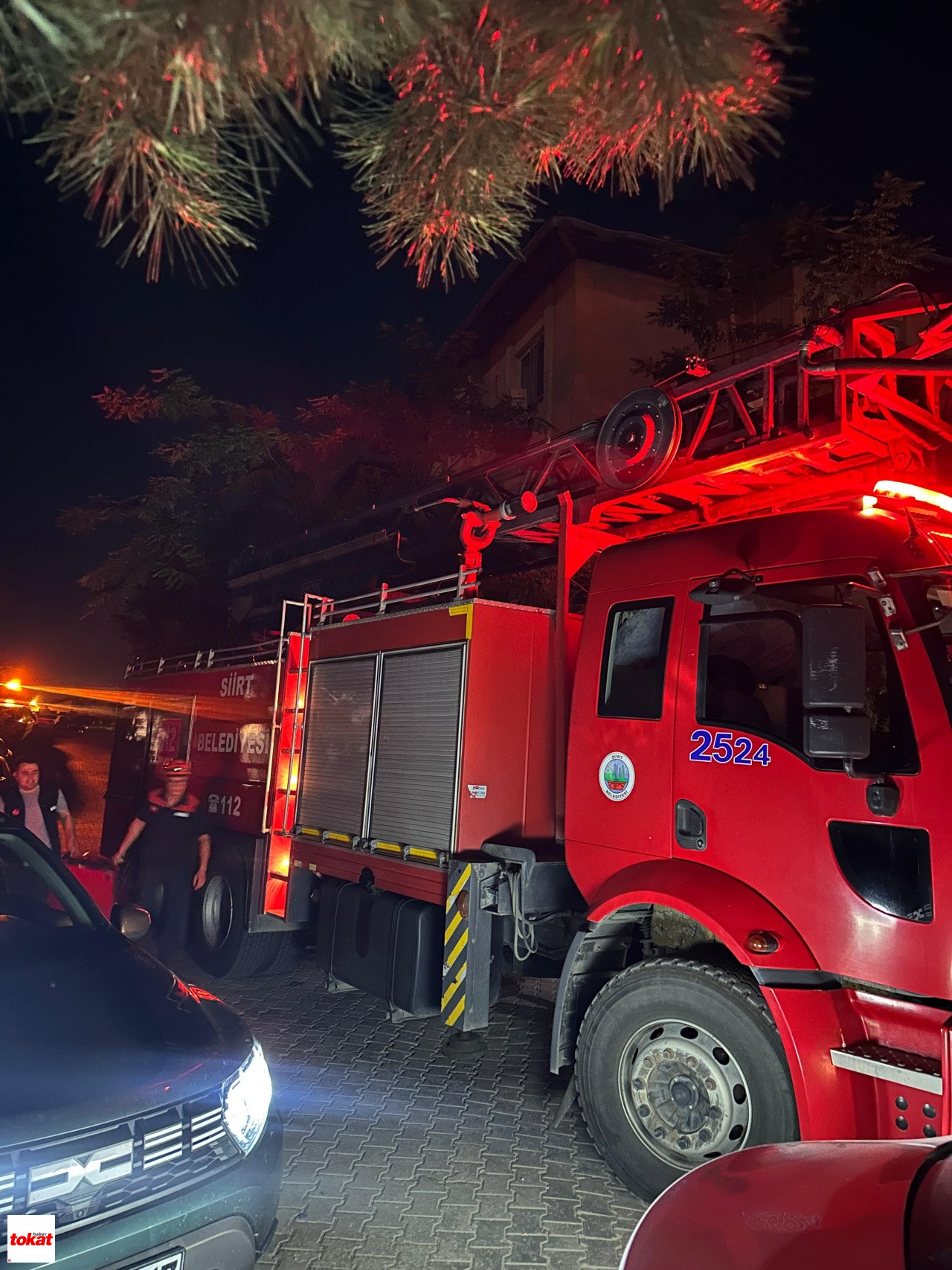 Polis Lojmanında Korkutan Yangın 13 Kişi Dumandan Etkilendi