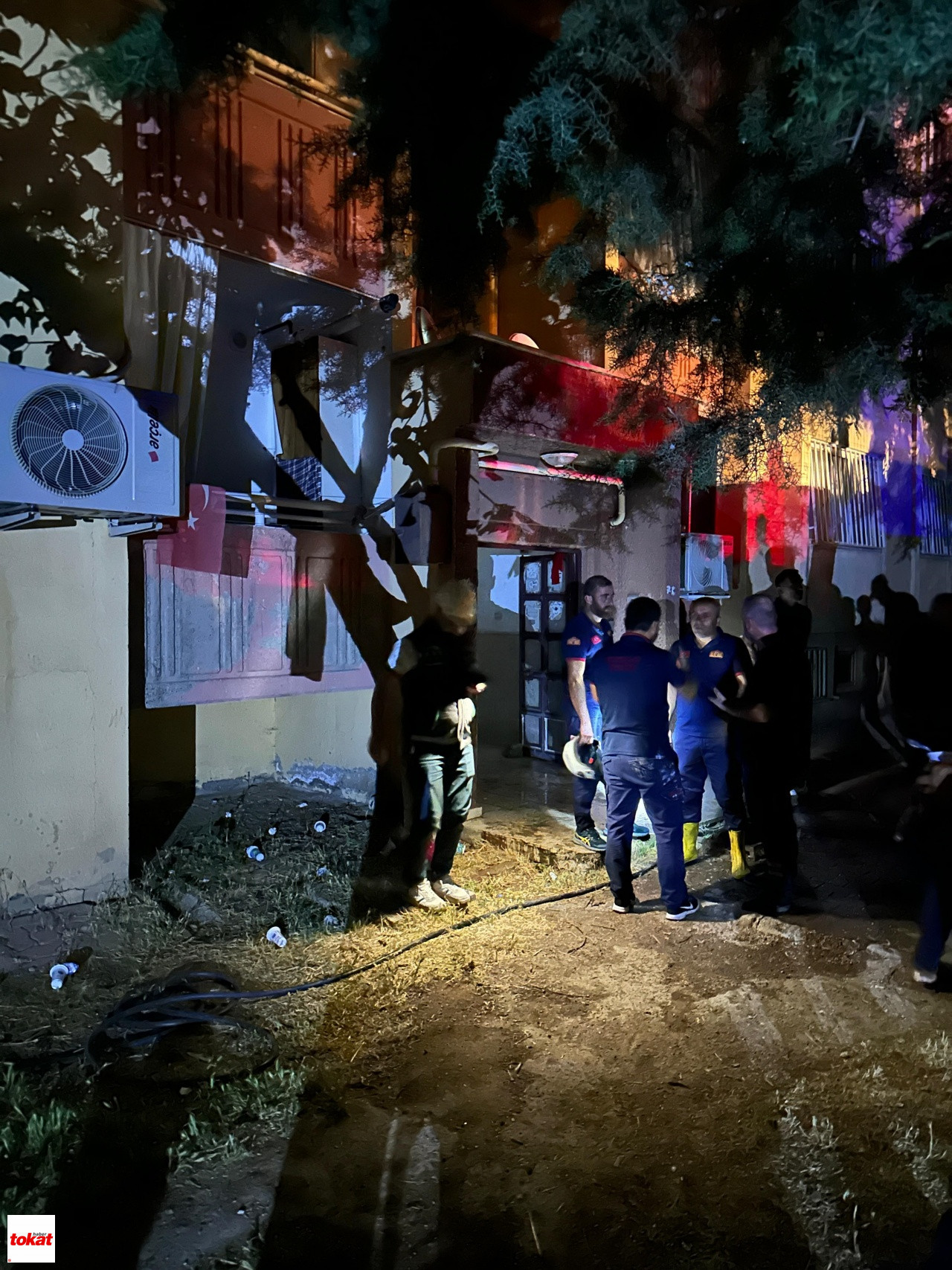 Polis Lojmanında Korkutan Yangın 13 Kişi Dumandan Etkilendi2