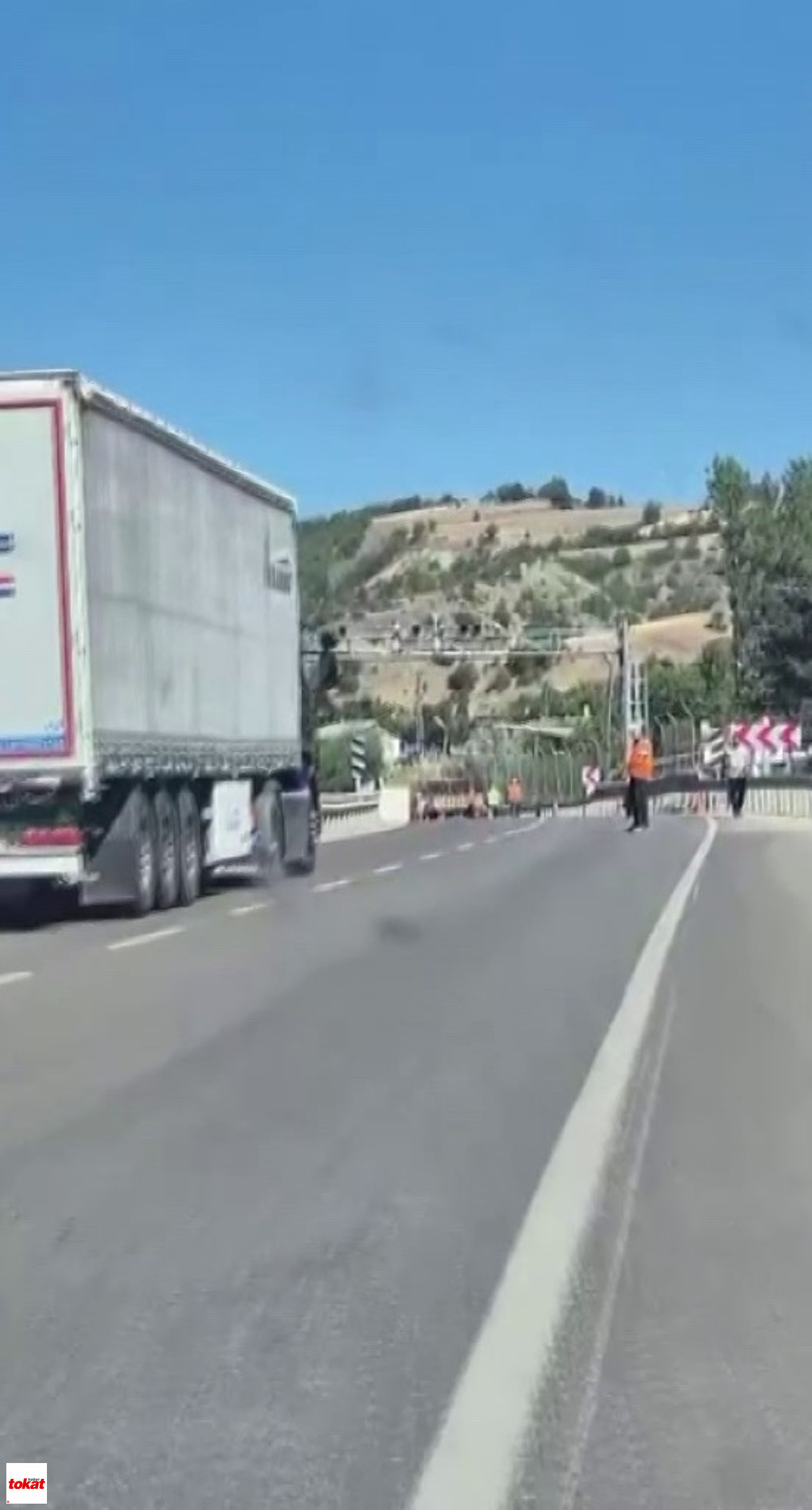 Sivas'ta Tır Yayalara Çarptı 1 Ölü, 1 Yararlı3
