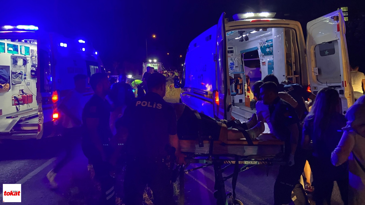 Yolun Kenarında Duran Tıra Işçi Servisi Çarptı3