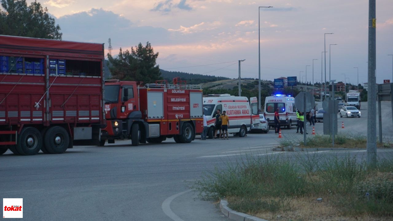 Domates Yüklü Kamyon Şarampole Devrildi 1 Ölü4