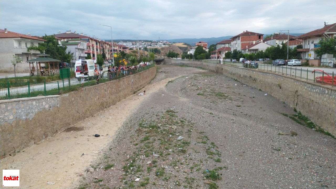 Erbaa'da Genç Kız Kedi Kurtarmak İsterken Dereye Düştü