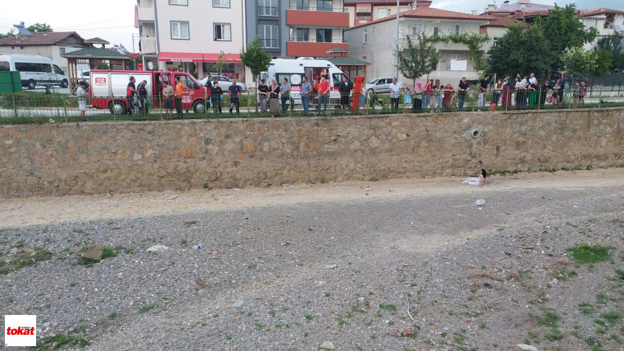 Erbaa'da Genç Kız Kedi Kurtarmak İsterken Dereye Düştü1