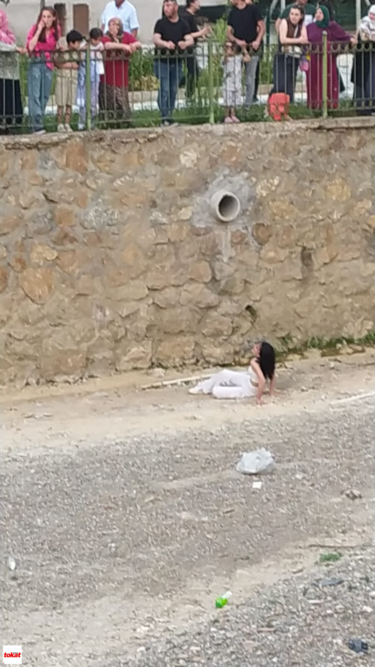 Erbaa'da Genç Kız Kedi Kurtarmak İsterken Dereye Düştü2