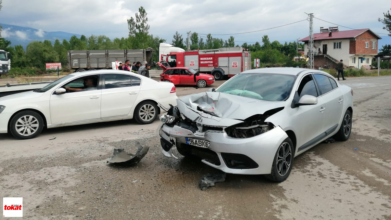 Niksar Tokat Yolu Kaza 5 Yaralı1