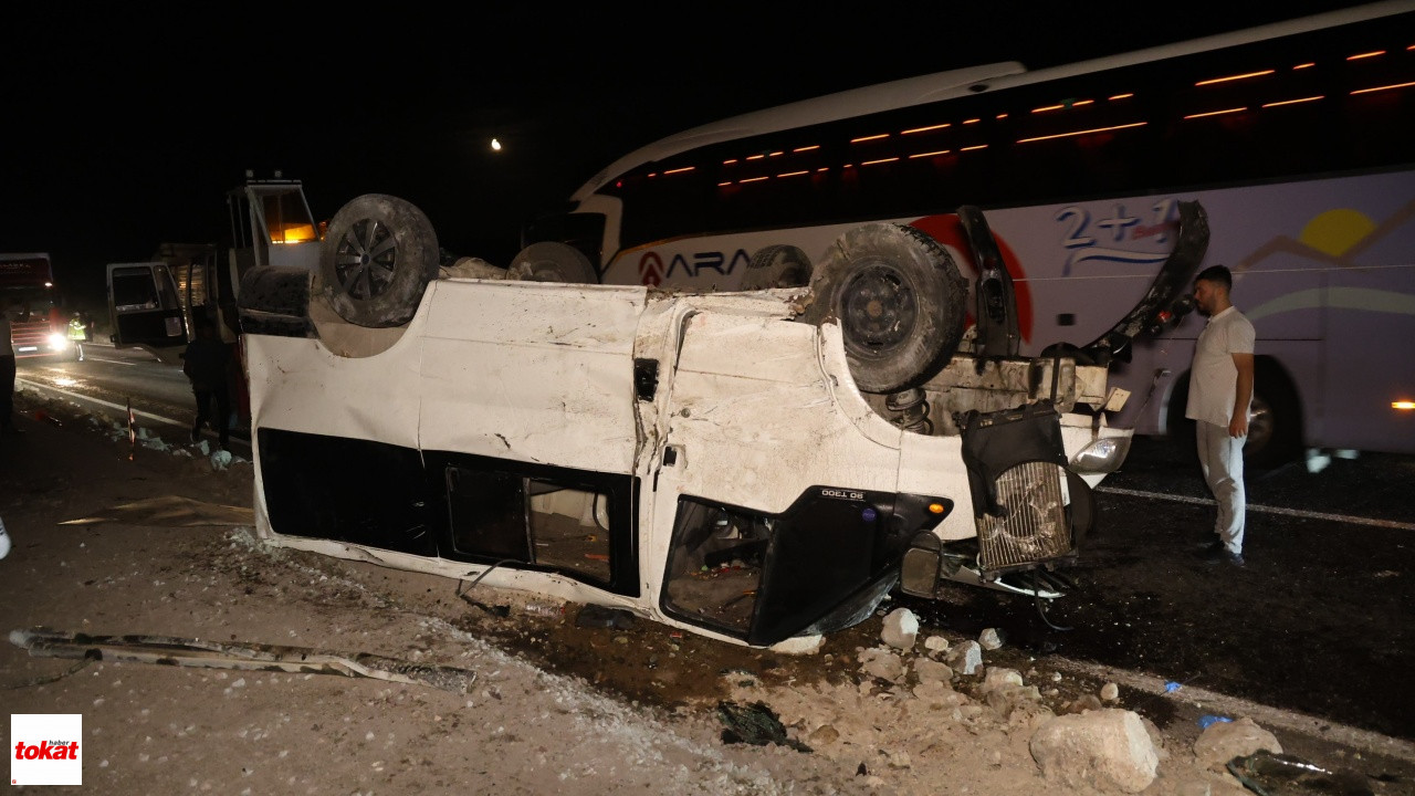 Otomobil Ile Minibüs Kafa Kafaya Çarpıştı 2’Si Ağır 5 Yaralı