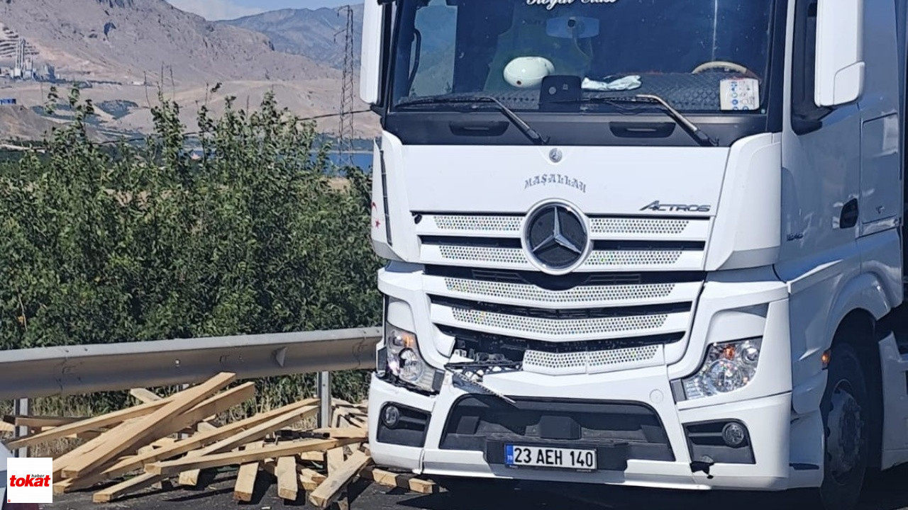 Traktör Tırla Çarpıştı 1 Ölü1