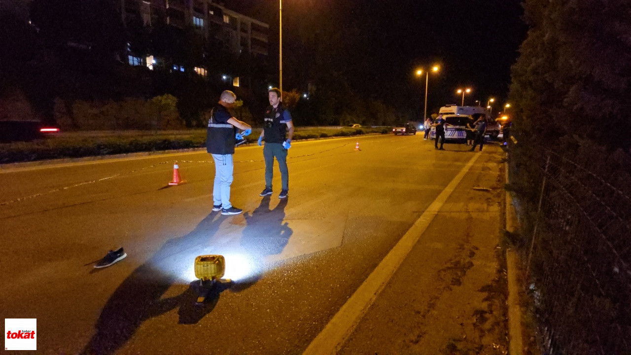 Yolun Karşısına Geçerken Otomobilin Çarptığı Genç Hayatını Kaybetti