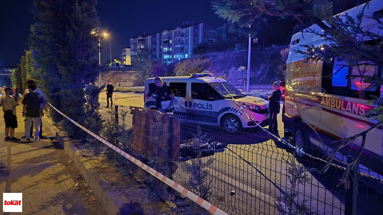 Yolun Karşısına Geçerken Otomobilin Çarptığı Genç Hayatını Kaybetti2