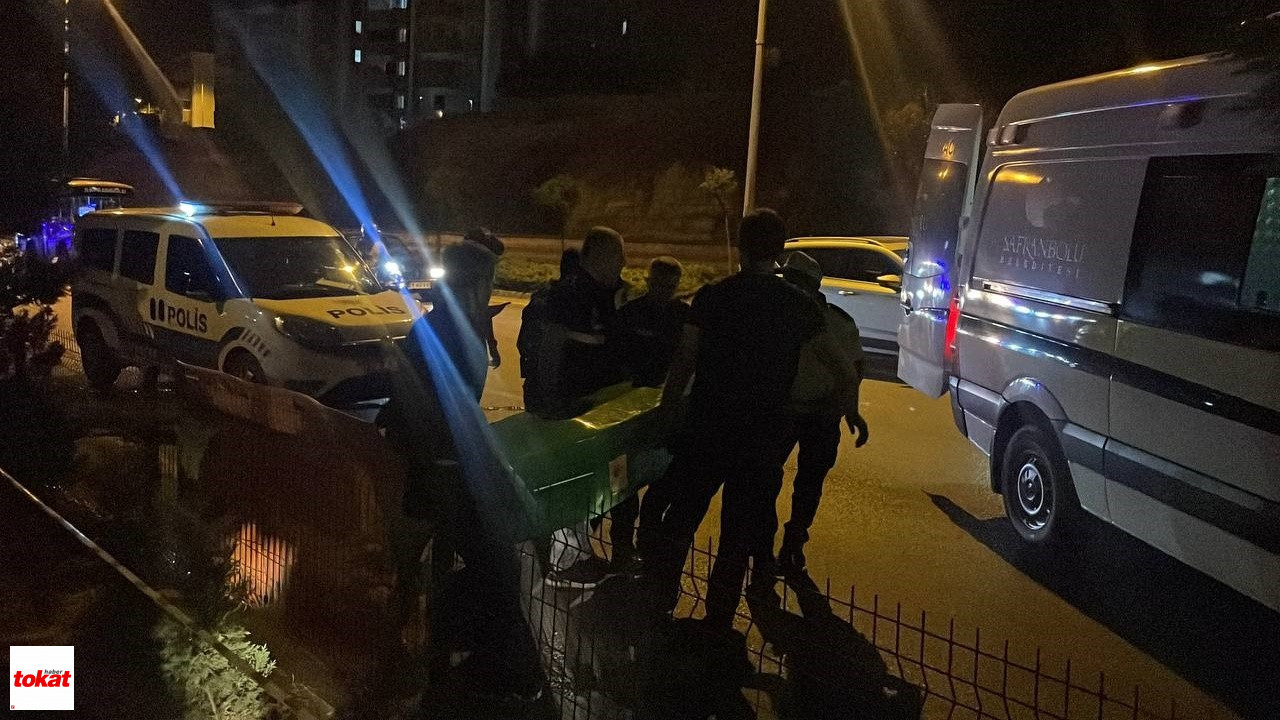 Yolun Karşısına Geçerken Otomobilin Çarptığı Genç Hayatını Kaybetti5