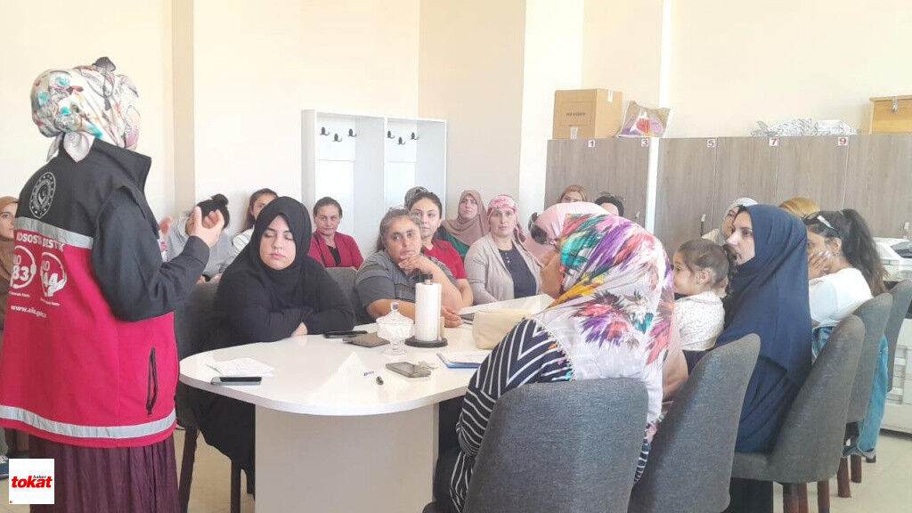 Turhal Veliler “Bilinçli Ve Güvenli Teknoloji Kullanımı” Eğitimi1