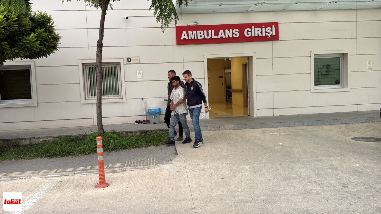 Tokat'ta Uygulama Noktasında Kaçan Göçmen Konteyner Altında Yakalandı1